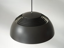 画像をギャラリービューアに読み込む, Arne Jacobsen “AJ” pendant light