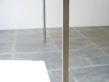 画像をギャラリービューアに読み込む, Poul Kjærholm “Academy table”