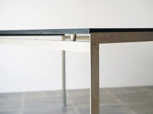 画像をギャラリービューアに読み込む, Poul Kjærholm “Academy table”