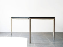 画像をギャラリービューアに読み込む, Poul Kjærholm “Academy table”