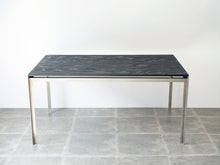 画像をギャラリービューアに読み込む, Poul Kjærholm “Academy table”