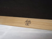 画像をギャラリービューアに読み込む, Erik Wørts Model L601/2 Sofa FDB møbler エリックウォルツ ワース レザーのソファ 革張りのリビングソファ 二人掛け 北欧デザイン ソファの裏側にFDBのマーク