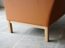 画像をギャラリービューアに読み込む, Erik Wørts Model L601/2 Sofa FDB møbler エリックウォルツ ワース レザーのソファ 革張りのリビングソファ 二人掛け 北欧デザイン ソファの脚はオーク