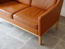 画像をギャラリービューアに読み込む, Erik Wørts Model L601/2 Sofa FDB møbler エリックウォルツ ワース レザーのソファ 革張りのリビングソファ 二人掛け 北欧デザイン ソファの肘掛け