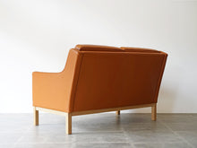 画像をギャラリービューアに読み込む, Erik Wørts Model L601/2 Sofa FDB møbler エリックウォルツ ワース レザーのソファ 革張りのリビングソファ 二人掛け 北欧デザイン ソファの背面
