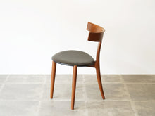 画像をギャラリービューアに読み込む, Erik Andersen Palle Pedersen Chair with rosewood inlays エリック・アンダーセンパレ・ペダーセン ローズウッドの嵌め込みのある背もたれの椅子 ダイニングチェア北欧ヴィンテージ 椅子の側面 背もたれ~後ろ脚の曲線