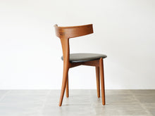 画像をギャラリービューアに読み込む, Erik Andersen Palle Pedersen Chair with rosewood inlays エリック・アンダーセンパレ・ペダーセン ローズウッドの嵌め込みのある背もたれの椅子 ダイニングチェア北欧ヴィンテージ 椅子の背面 背骨のようなフレーム
