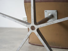 画像をギャラリービューアに読み込む, アルネヤコブセンのオクスフォードチェア アームチェア オフィスチェア 椅子 Arne Jacobsen Oxford Chair ヤコブセンの椅子の裏面