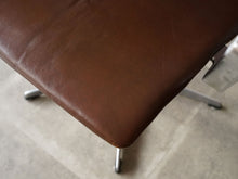 画像をギャラリービューアに読み込む, アルネヤコブセンのオクスフォードチェア アームチェア オフィスチェア 椅子 Arne Jacobsen Oxford Chair ヤコブセンの椅子の座面右隅