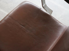 画像をギャラリービューアに読み込む, アルネヤコブセンのオクスフォードチェア アームチェア オフィスチェア 椅子 Arne Jacobsen Oxford Chair ヤコブセンの椅子の座面 シワあり