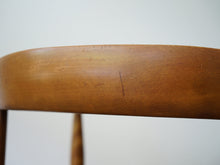 画像をギャラリービューアに読み込む, アルネ・ウォール・イヴァーセンのアームチェア Arne Wahl Iversen Armchair 北欧デザインのヴィンテージチェアの背もたれ 傷あり