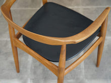 画像をギャラリービューアに読み込む, アルネ・ウォール・イヴァーセンのアームチェア Arne Wahl Iversen Armchair 北欧デザインのヴィンテージチェアの背もたれ