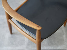 画像をギャラリービューアに読み込む, アルネ・ウォール・イヴァーセンのアームチェア Arne Wahl Iversen Armchair 北欧デザインのヴィンテージチェアの肘掛け