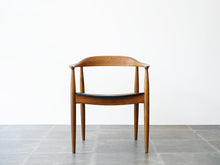 画像をギャラリービューアに読み込む, アルネ・ウォール・イヴァーセンのアームチェア Arne Wahl Iversen Armchair 北欧デザインのヴィンテージチェアの正面