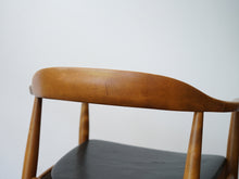 画像をギャラリービューアに読み込む, アルネ・ウォール・イヴァーセンのアームチェア Arne Wahl Iversen Armchair 北欧デザインのヴィンテージチェアの背もたれ