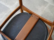 画像をギャラリービューアに読み込む, アルネ・ウォール・イヴァーセンのアームチェア Arne Wahl Iversen Armchair 北欧デザインのヴィンテージチェアの裏面