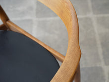 画像をギャラリービューアに読み込む, アルネ・ウォール・イヴァーセンのアームチェア Arne Wahl Iversen Armchair 北欧デザインのヴィンテージチェアの背もたれから肘掛け