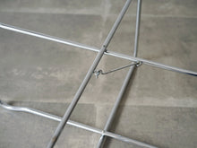 画像をギャラリービューアに読み込む, Hans J Wegner GE453 Tray Table ハンスJウェグナー ゲタマ製のトレイテーブルのスチール製フレームを固定する