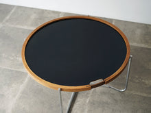 画像をギャラリービューアに読み込む, Hans J Wegner GE453 Tray Table ハンスJウェグナー ゲタマ製のトレイテーブルの黒い天面