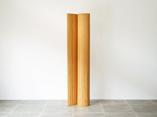 画像をギャラリービューアに読み込む, Alvar Aalto Screen100 Room divider アルヴァアアルト アアルトスクリーン アールト パーテーション 巻いた様子