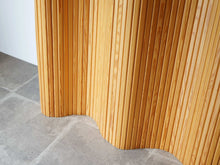 画像をギャラリービューアに読み込む, Alvar Aalto Screen100 Room divider アルヴァアアルト アアルトスクリーン アールト パーテーション パイン材の細長い板を連結して自在に動かす
