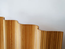 画像をギャラリービューアに読み込む, Alvar Aalto Screen100 Room divider アルヴァアアルト アアルトスクリーン アールト パーテーション パイン材の細長い板を連結して自在に動かして波が生まれる