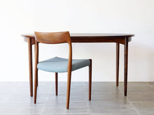 画像をギャラリービューアに読み込む, イブ・コフォード・ラーセンのダイニングテーブル 高級材木ローズウッド Ib Kofod-Larsen Oval Table of rosewood 北欧デザインのテーブルとNiels O Mollerのダイニングチェア