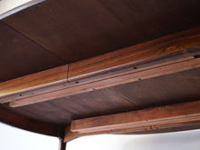 画像をギャラリービューアに読み込む, イブ・コフォード・ラーセンのダイニングテーブル 高級材木ローズウッド Ib Kofod-Larsen Oval Table of rosewood 北欧デザインのテーブルの裏面 延長式だが延長板なし