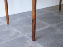 画像をギャラリービューアに読み込む, イブ・コフォード・ラーセンのダイニングテーブル 高級材木ローズウッド Ib Kofod-Larsen Oval Table of rosewood 北欧デザインのテーブル 脚先