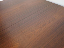 画像をギャラリービューアに読み込む, イブ・コフォード・ラーセンのダイニングテーブル 高級材木ローズウッド Ib Kofod-Larsen Oval Table of rosewood 北欧デザインのテーブル ローズウッドの木目