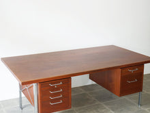 画像をギャラリービューアに読み込む, Hans J Wegner Johannes Hansen ハンスjウェグナーのデスク ヨハネスハンセン製チーク材のデスク ななめ上から