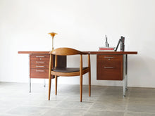 画像をギャラリービューアに読み込む, Hans J Wegner Johannes Hansen ハンスjウェグナーのデスク ヨハネスハンセン製チーク材のデスクとThe chair JH503