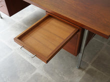 画像をギャラリービューアに読み込む, Hans J Wegner Johannes Hansen ハンスjウェグナーのデスク 右側の引き出し