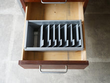 画像をギャラリービューアに読み込む, Hans J Wegner Johannes Hansen ハンスjウェグナーのデスク ヨハネスハンセン製チーク材のデスク 左側の引き出しにカードホルダーが入っている