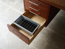 画像をギャラリービューアに読み込む, Hans J Wegner Johannes Hansen ハンスjウェグナーのデスク ヨハネスハンセン製チーク材のデスク 左側の引き出し上から4番目