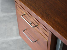 画像をギャラリービューアに読み込む, Hans J Wegner Johannes Hansen ハンスjウェグナーのデスク 右側の引き出し スチールの取手
