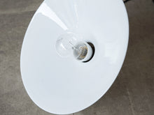 画像をギャラリービューアに読み込む, デンマークデザインのペンダントライト ガラスと真鍮のライト シーリングライト 北欧ビンテージ 吊り下げライト シェード内部