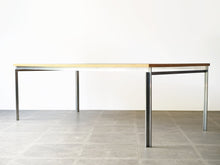 画像をギャラリービューアに読み込む, ポール・ケアホルム PK51テーブル デスク EKC製 Poul Kjærholm PK51 table desk ケアホルムのワークテーブルの斜めアングル