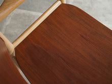 画像をギャラリービューアに読み込む, ハンスJウェグナー JH513 チーク オーク Hans J Wegner Chair Johannes Hansen ハンスウェグナーのアームチェアJH513の座面にシミ