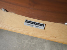 画像をギャラリービューアに読み込む, ハンスJウェグナー JH513 チーク オーク Hans J Wegner Chair Johannes Hansen ハンスウェグナーのアームチェアJH513の裏面にヨハネスハンセンのラベル