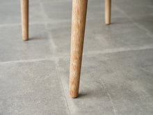 画像をギャラリービューアに読み込む, ハンスJウェグナー JH513 チーク オーク Hans J Wegner Chair Johannes Hansen ハンスウェグナーのアームチェアJH513の脚先