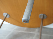 画像をギャラリービューアに読み込む, ポール・ケアホルムのテーブル 丸テーブル北欧 Poul Kjærholm PK39 Table テーブルの脚先がやや丸くなっている