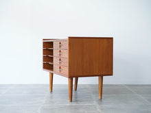 画像をギャラリービューアに読み込む, ハンスJウェグナー JH585 電話台 サイドテーブル Hans J Wegner チェストの側面