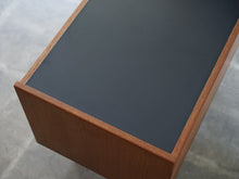 画像をギャラリービューアに読み込む, ハンスJウェグナー JH585 電話台 サイドテーブル Hans J Wegner テーブルの天面は黒のフォーマイカ(メラミン)
