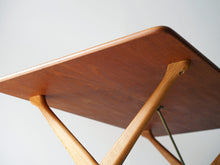 画像をギャラリービューアに読み込む, ハンスJウェグナーのX-ledテーブルAT308 Hans J. Wegner AT308 Table テーブルの裏面の脚の付け根