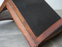 画像をギャラリービューアに読み込む, フリッツ・ヘニングセンのマホガニーとレザーと籐のダイニングチェア 北欧ビンテージ 椅子の裏面