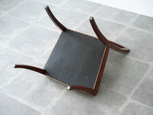 画像をギャラリービューアに読み込む, フリッツ・ヘニングセンのマホガニーとレザーと籐のダイニングチェア 北欧ビンテージ 椅子の裏面