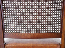 画像をギャラリービューアに読み込む, フリッツ・ヘニングセンのマホガニーとレザーと籐のダイニングチェア 北欧ビンテージ 椅子の背もたれ