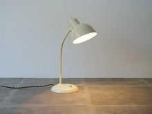 画像をギャラリービューアに読み込む, クリスチャンデルのスタンドライト モデル6551 白のランプ カイザーイデル 初期モデル Christian Dell Model 6551 Kaiser Idell 点灯イメージ