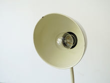 画像をギャラリービューアに読み込む, クリスチャンデルのスタンドライト モデル6551 白のランプ カイザーイデル 初期モデル Christian Dell Model 6551 Kaiser Idell シェード内部